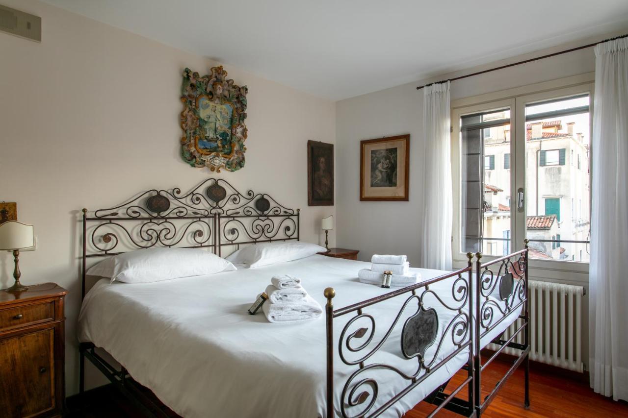 Ca' Al Giglio - Appartamento Vista Canale Venedig Exterior foto